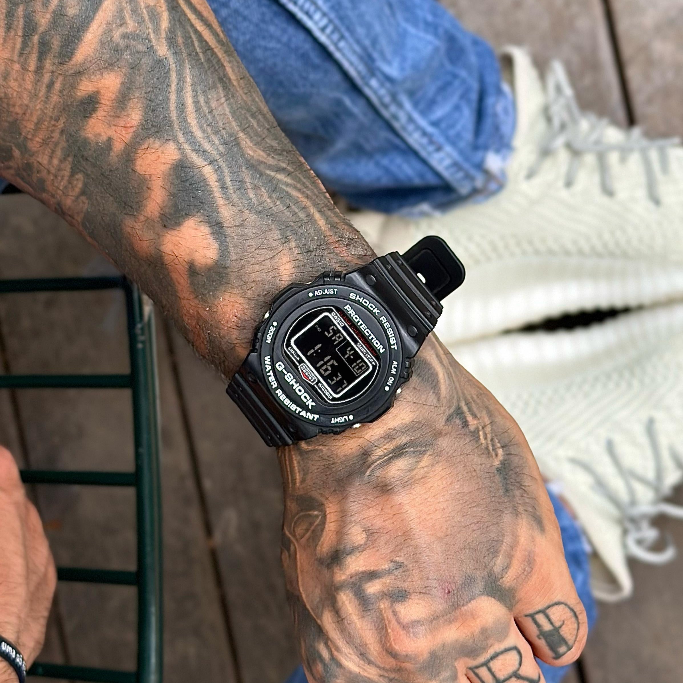 G-SHOCK DW-5700